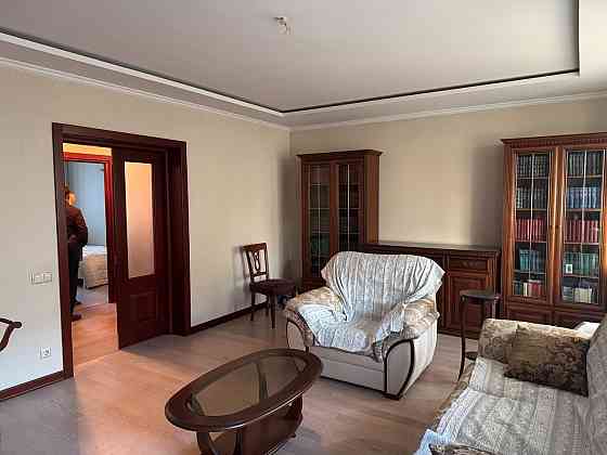 Трехкомнатная в центре 100 м2 Донецк