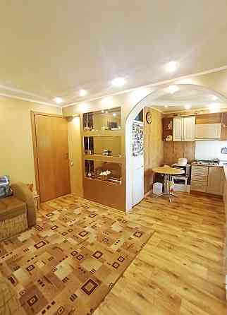 Продается  2 -комнатная квартира, с кухней -студией Мариуполь