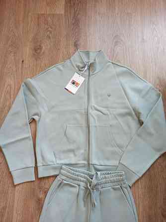 Фирменный костюм новый Донецк