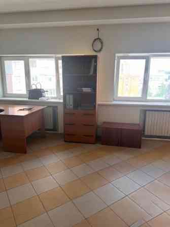 Предлагается в аренду современный офис площадью 86,6 кв. м. на 10 этаже престижного бизнес-центра. Донецк