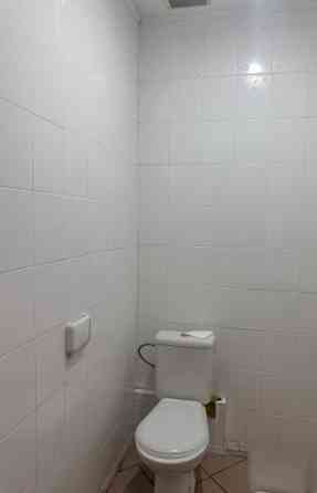 Предлагается в аренду современный офис площадью 86,6 кв. м. на 10 этаже престижного бизнес-центра. Донецк