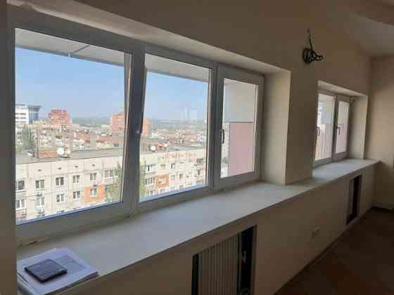 Предлагается в аренду современный офис площадью 86,6 кв. м. на 10 этаже престижного бизнес-центра. Донецк