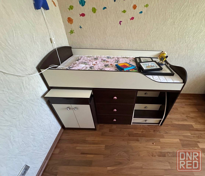 Продам детскую кровать со шкафами и столом Донецк - изображение 1