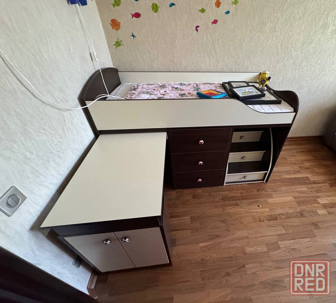 Продам детскую кровать со шкафами и столом Донецк - изображение 2