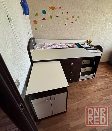 Продам детскую кровать со шкафами и столом Донецк - изображение 3