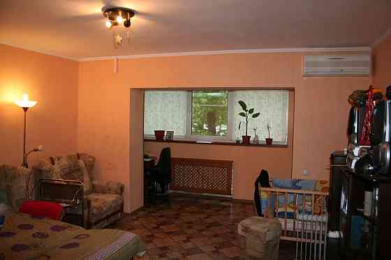 Однокомнатная крупногабаритная квартира по ул. Разенкова в Калининском р-не г. Донецка Донецк