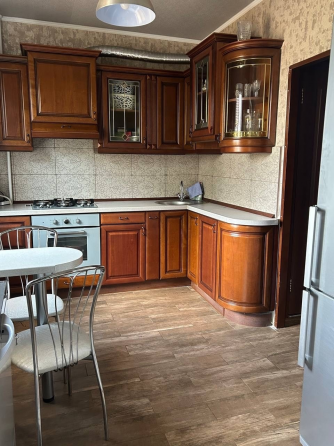 Трехкомнатная квартира по ул. 230 Стрелковой дивизии в Буденновском р-не г. Донецка Донецк