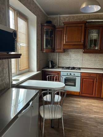 Трехкомнатная квартира по ул. 230 Стрелковой дивизии в Буденновском р-не г. Донецка Донецк