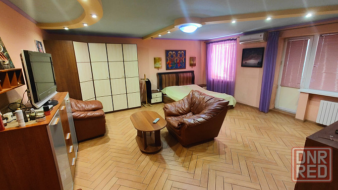 Большая студия с ремонтом в центре Донецк - изображение 1