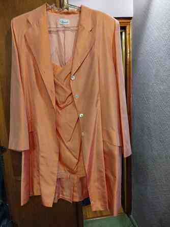 Костюмы коралловый и чёрный размер 50-52 Донецк