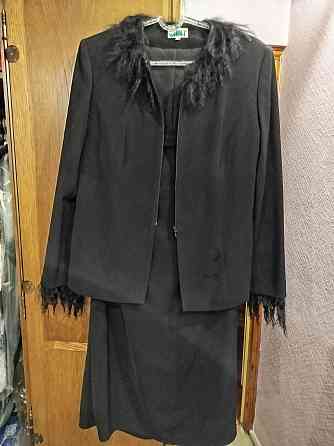 Костюмы коралловый и чёрный размер 50-52 Донецк