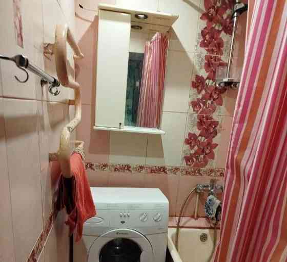 сдам двухкомнатную квартиру в городе донецка в районе буденовский, ориентир улица 230-стрелково Донецк