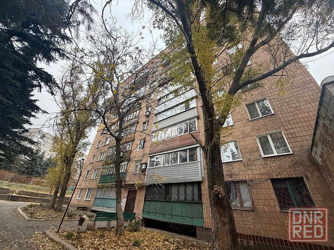 Продам 1 комн.кв., 3/9 эт., 35 кв.м. - Торез, центр Торез - изображение 1