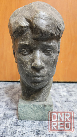 Редкий кабинетный авторский бюст Есенина, скульптор Аксенов, силумин, основание из змеевика Донецк - изображение 1