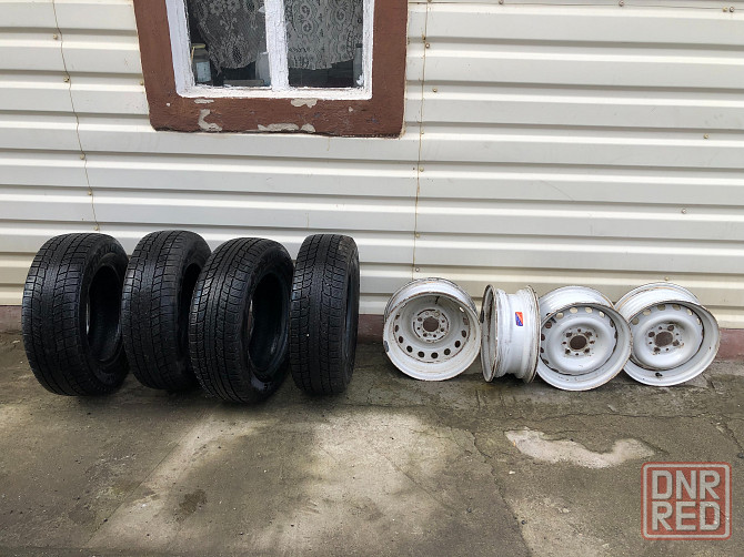 Продам комплект б/у зимней резины с дисками Макеевка - изображение 1