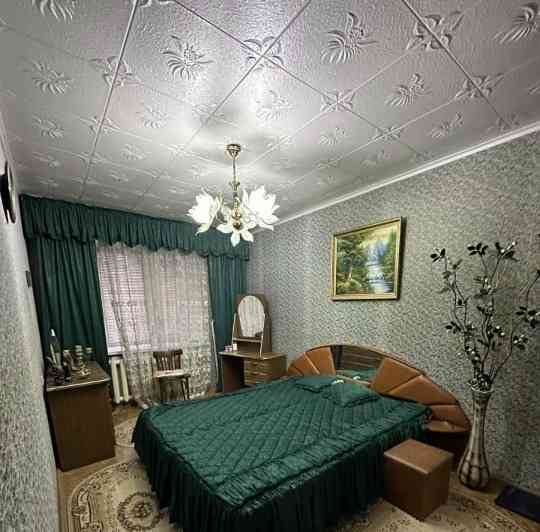 сдаётся трёхкомнатная квартира 59 м.кв. с косметическим ремонтом в отличном районе Донецка. Донецк