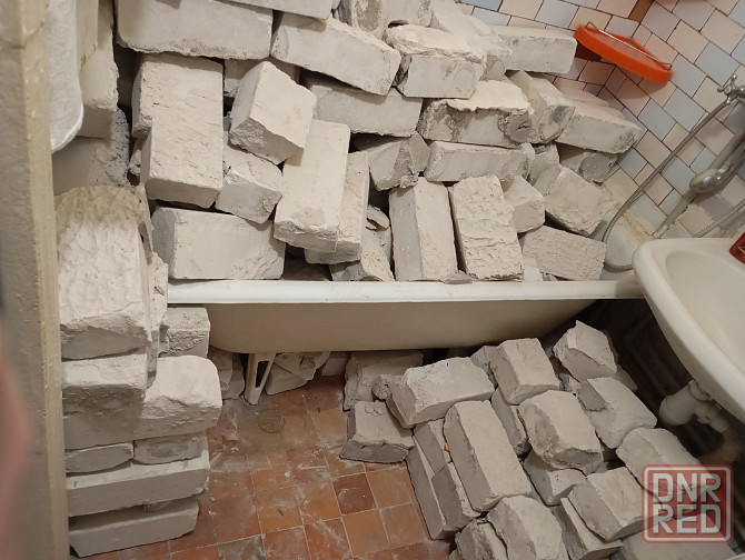 Отдам бесплатно кирпичи, доски Донецк - изображение 1