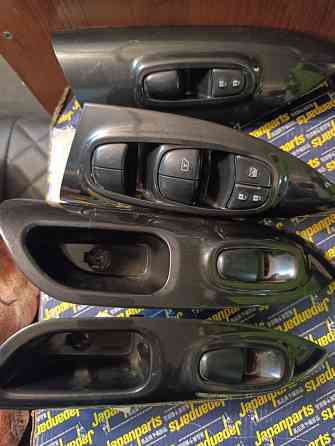 Кнопка стеклоподъемника Nissan Juke Донецк