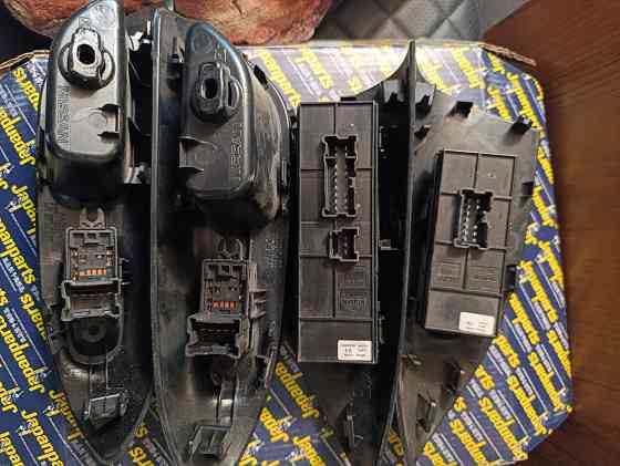 Кнопка стеклоподъемника Nissan Juke Донецк