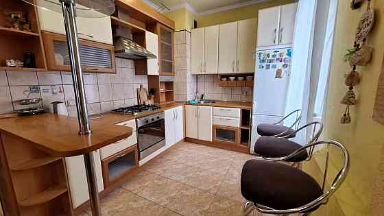 Сдаётся уютная 3-хкомнатная квартира в центре Киевского района! Ориентир Шахтерская площадь! Донецк