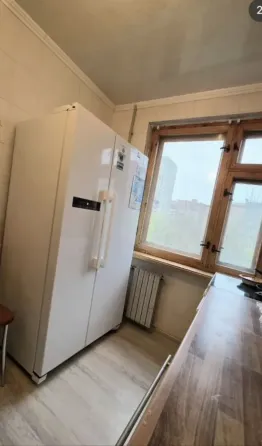 продается 2к кв на ратникова б-ц Калинина,мед. институт Донецк