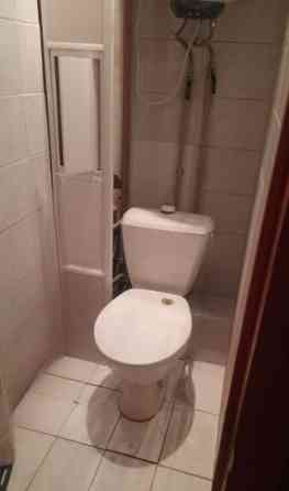 продается хорошпя 2к квартира на б-це Калинина,мед. институт Донецк