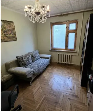 продается 2к кв на ратникова б-ц Калинина,мед. институт Донецк