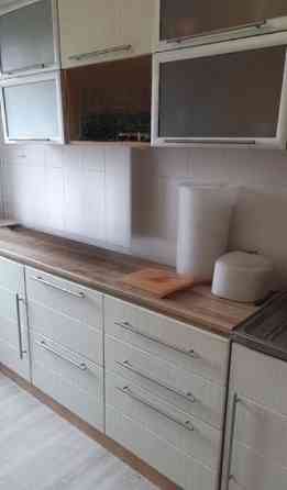 продается хорошпя 2к квартира на б-це Калинина,мед. институт Донецк