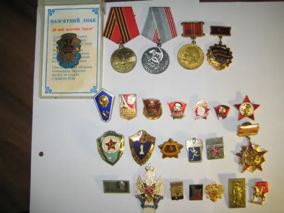 Продам значки советских времен Донецк