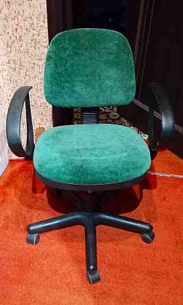компьютерный стул. зеленый велюр Донецк
