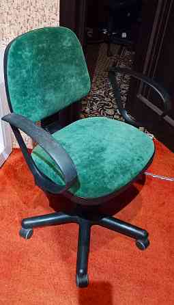 компьютерный стул. зеленый велюр Донецк