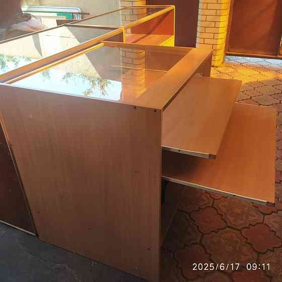 Продам столы- витрины Донецк