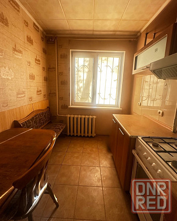 посуточно с водой сдается двухкомнатная квартира в Донецке, в Калининском районе. Донецк - изображение 1