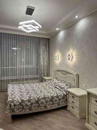 Предлагается рассмотреть аренду 1-комнатной просторной студии в центре города, на Набережной. Донецк