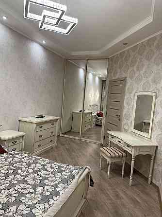 Предлагается рассмотреть аренду 1-комнатной просторной студии в центре города, на Набережной. Донецк