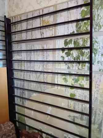 Кровать б/у металлическая с матрацем 200×215см Донецк