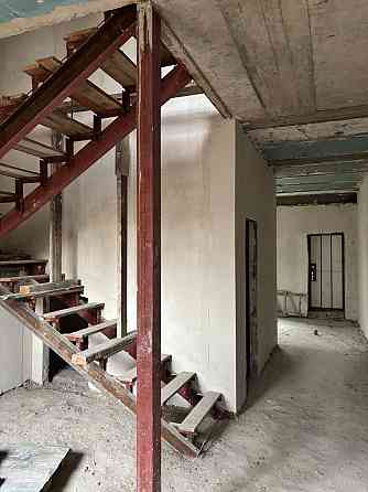 Огромный двухэтажный дом под чистовую отделку, в Городе Донецк, Калининского р-на. Донецк