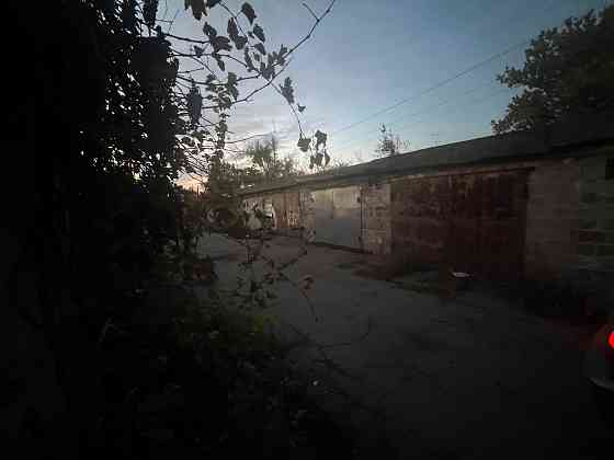 Капитальный двухуровневый гараж с охраной продам Донецк