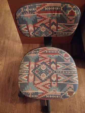 Продам кресло компьютерное для ребёнка состояние отличное Донецк