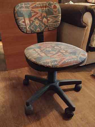 Продам кресло компьютерное для ребёнка состояние отличное Донецк