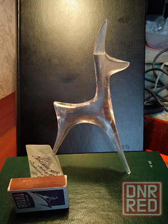 Фигурка-статуэтка оленя, высота 165 мм, оргстекло-плексиглас. Макеевка - изображение 1