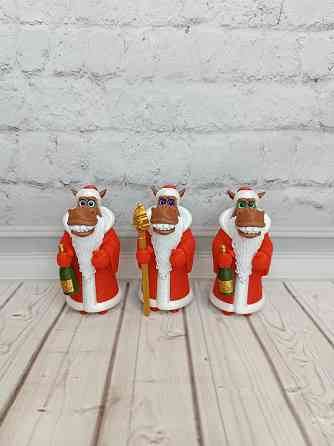 Дед мороз в виде коня и снегурочка в виде лошади Донецк