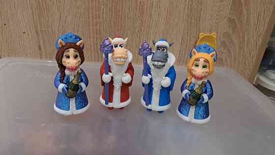 Дед мороз в виде коня и снегурочка в виде лошади Донецк