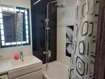 Сдаётся 2кв.Ленинский рн.6/9 этаж.Общая площадь квартиры Донецк