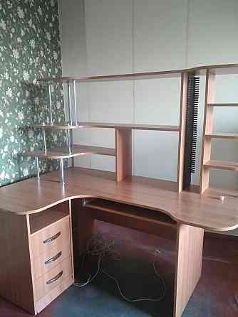 Стол письменный для студента или школьника Донецк