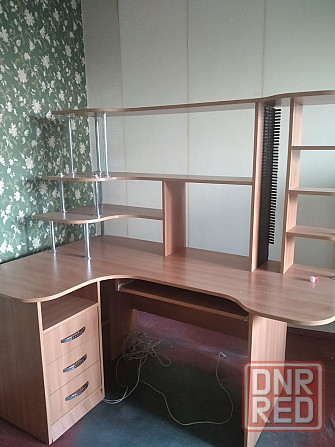 Стол письменный для студента или школьника Донецк - изображение 1