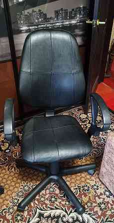 компьютерное кресло на роликах, яловая кожа Донецк
