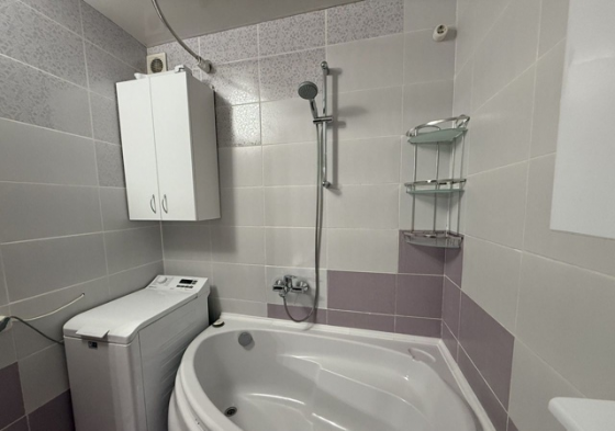 Сдаётся в долгосрочную аренду,, просторная двухкомнатная квартира в Кировском районе Донецк