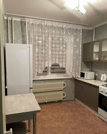 Сдаётся: квартира. Кол-во комнат: 2 Общая площадь квартиры: 45 кв. м. Район: Калининский Донецк