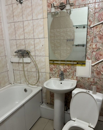 Сдаётся: квартира. Кол-во комнат: 2 Общая площадь квартиры: 43 кв. м. Район: Куйбышевский Донецк